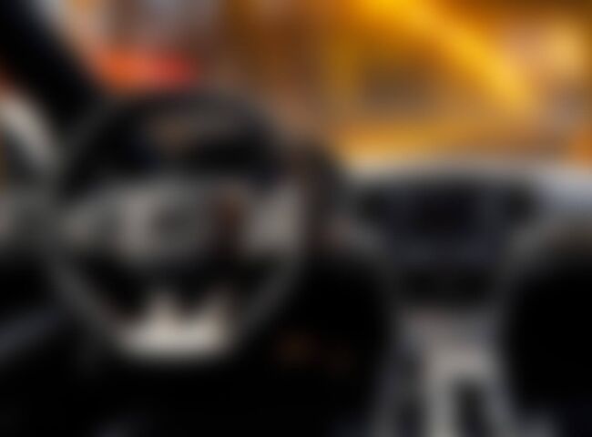 Auto-Cockpit aus Sicht des Fahrers